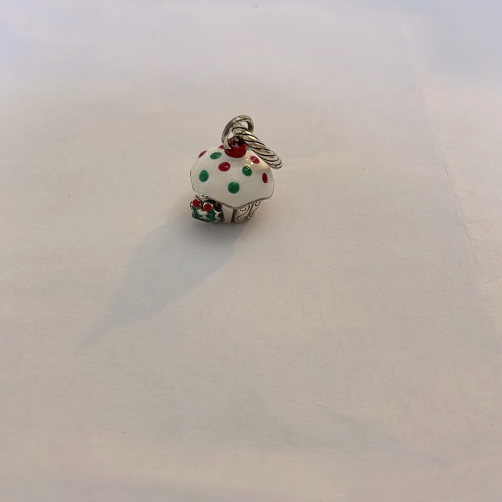 Brighton Christmas cupcake charm